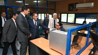 وزير الصناعة يتفقد المطابع الأميرية ويؤكد دعم تطويرها والتحول الرقمي 