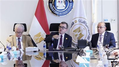 وزير التخطيط يترأس مجلس إدارة بنك الاستثمار القومي لمتابعة إ    