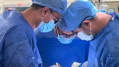 نجاح أول جراحة معقدة بقاع الجمجمة بمجمع الإسماعيلية الطبي باستخدام التخطيط الجراحي الافتراضي المتطور عالميًا