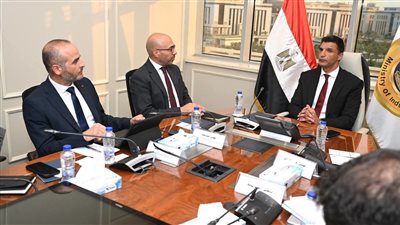 وزير الصناعة يبحث مع ABB مصر خطط التوسع وزيادة التصنيع المحل    