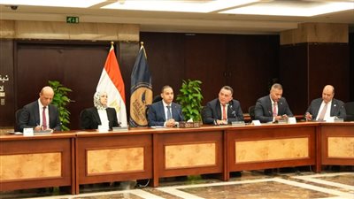إسلام عزام يبحث تعزيز التعاون بين الرقابة المالية والبورصة والضرائب لدعم الاستثمار وكفاءة الأسواق