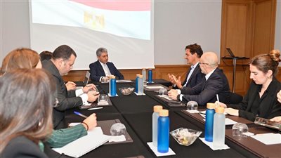 وزير السياحة يبحث بباريس تعزيز الحركة السياحية من السوق الفرنسي إلى مصر