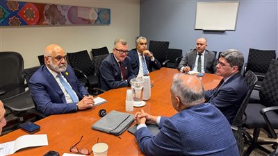 وزير التخطيط والتنمية الاقتصادية يلتقي قيادات مجموعة البنك ا    