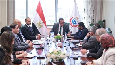 وزير الصحة يبحث مع الأمين العام لمؤسسة الجارحي تعزيز التعاون لدعم القطاع الصحي