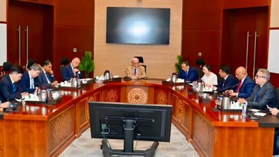 الحكومة تبحث توسع استثمارات 
