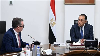 رئيس الوزراء يتابع مع وزير التخطيط تعزيز تنافسية الاقتصاد والاستثمارات وخطة التنمية
