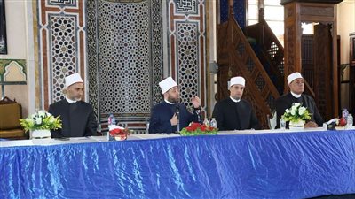 وزير الأوقاف يعقد اجتماعًا مع أئمة أوقاف الجيزة لبحث تطوير العمل الدعوي والارتقاء بالأداء