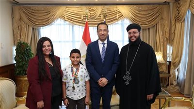 وزير الاتصالات يكرم طفلًا مصريًا عمره 10 سنوات لتميزه العالم    