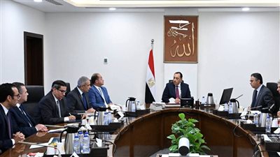 رئيس الوزراء يتابع الجهود المبذولة لتطوير آلية الدعم النقدي السلعي