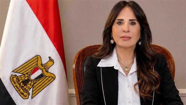 وزيرة الإسكان تتابع موقف تنفيذ مشروعات الطرق والمرافق بعدد م
