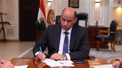 وزارة العمل تبدأ صرف منحة المولد النبوي للعمالة غير المنتظمة.. 1500 جنيه لـ249 ألف عامل