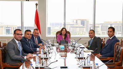وزير الإسكان تبحث تطوير آليات عمل «التنمية السياحية» وتعظيم الاستفادة من 18.5 مليار م²