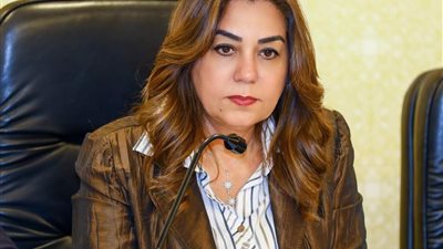 منال عوض: إنهاء 735 معاملة متأخرة وتسليم 1132 معاملة وإصدار 185 نموذج 8 للتصالح بالسويس