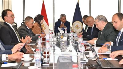 وزير السياحة يوجه بتنظيم مهرجان لحصاد الزيتون بمطروح والترويج له سياحيًا