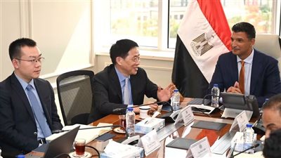 «الصناعة» تبحث مع «كينجدوم» الصينية تطوير صناعة الكتان وزياد    