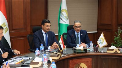 وزير الصناعة ومحافظ الجيزة يبحثان تقنين أوضاع المستثمرين بالمناطق الصناعية بجرزا وعرب أبوساعد
