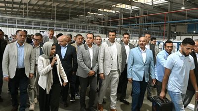 رئيس الوزراء يفتتح مصنع 