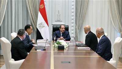 الرئيس السيسي يوجه بتخفيف أعباء الدراسة والاستعداد للعام الجديد