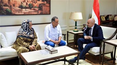 وزير التعليم يكرّم مديري مدرستي برقطا الإعدادية والشهيد أحمد سمير ويؤكد: «كرامة المعلمين ومديري المدارس خط أحمر»