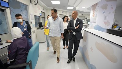 المصرف المتحد ينظم زيارة تطوعية لمستشفى الناس بالتزامن مع ال
