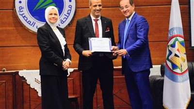 كجوك يكرم الفائزين بجوائز التميز المؤسسي بمصلحة الضرائب ويؤك